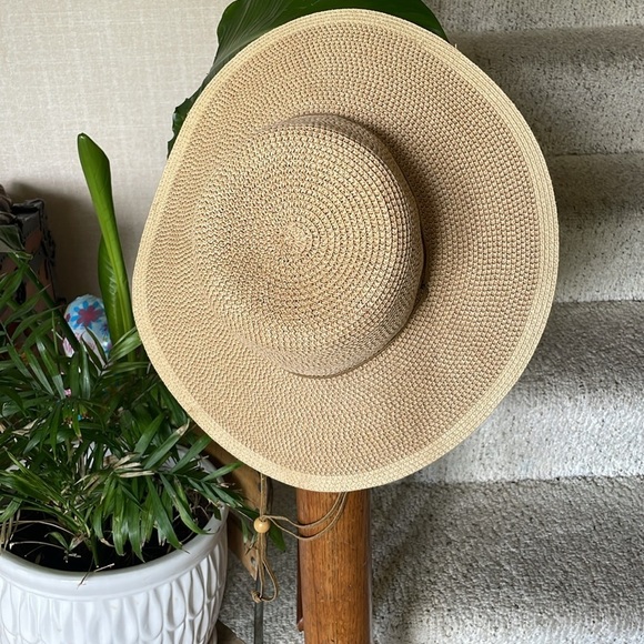 Midwest Stylish Tan Wide-Brim Hat - Picture 1 of 9